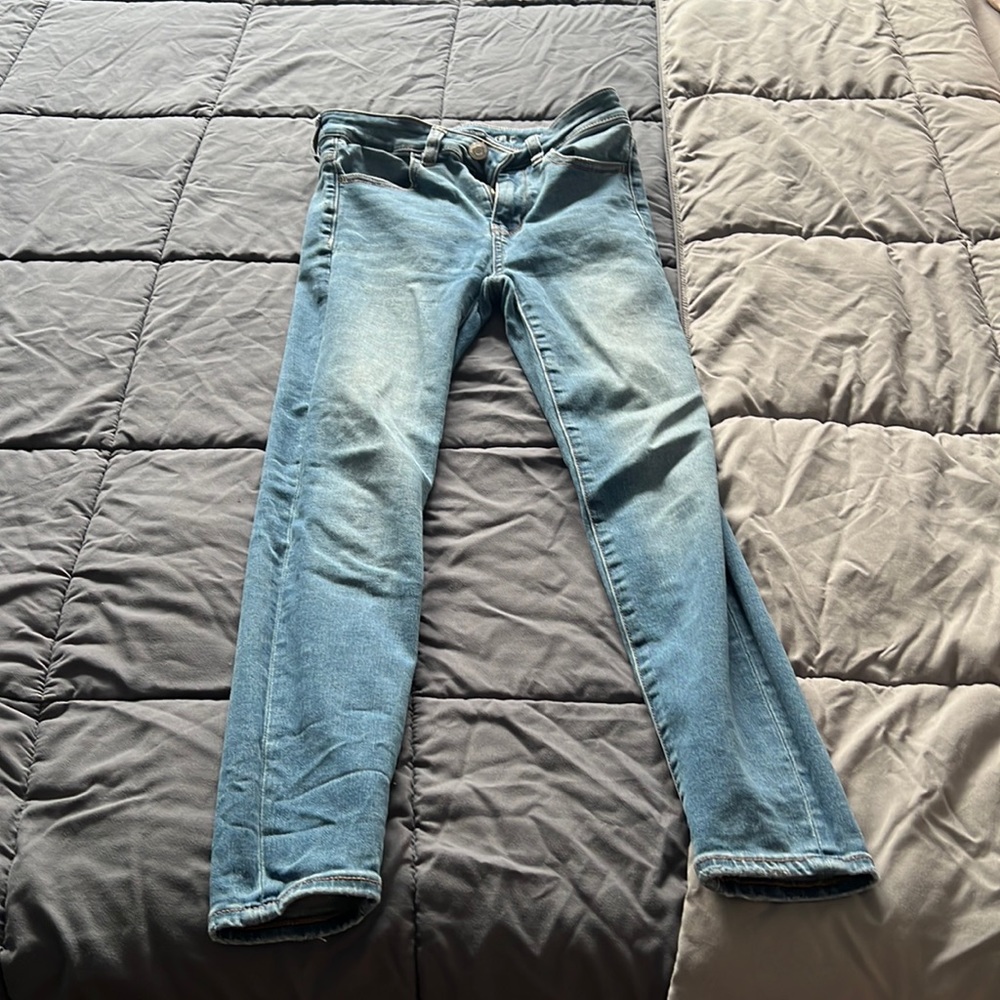 AMERICAN EAGLE SIZE 2 SKINNY JEANS